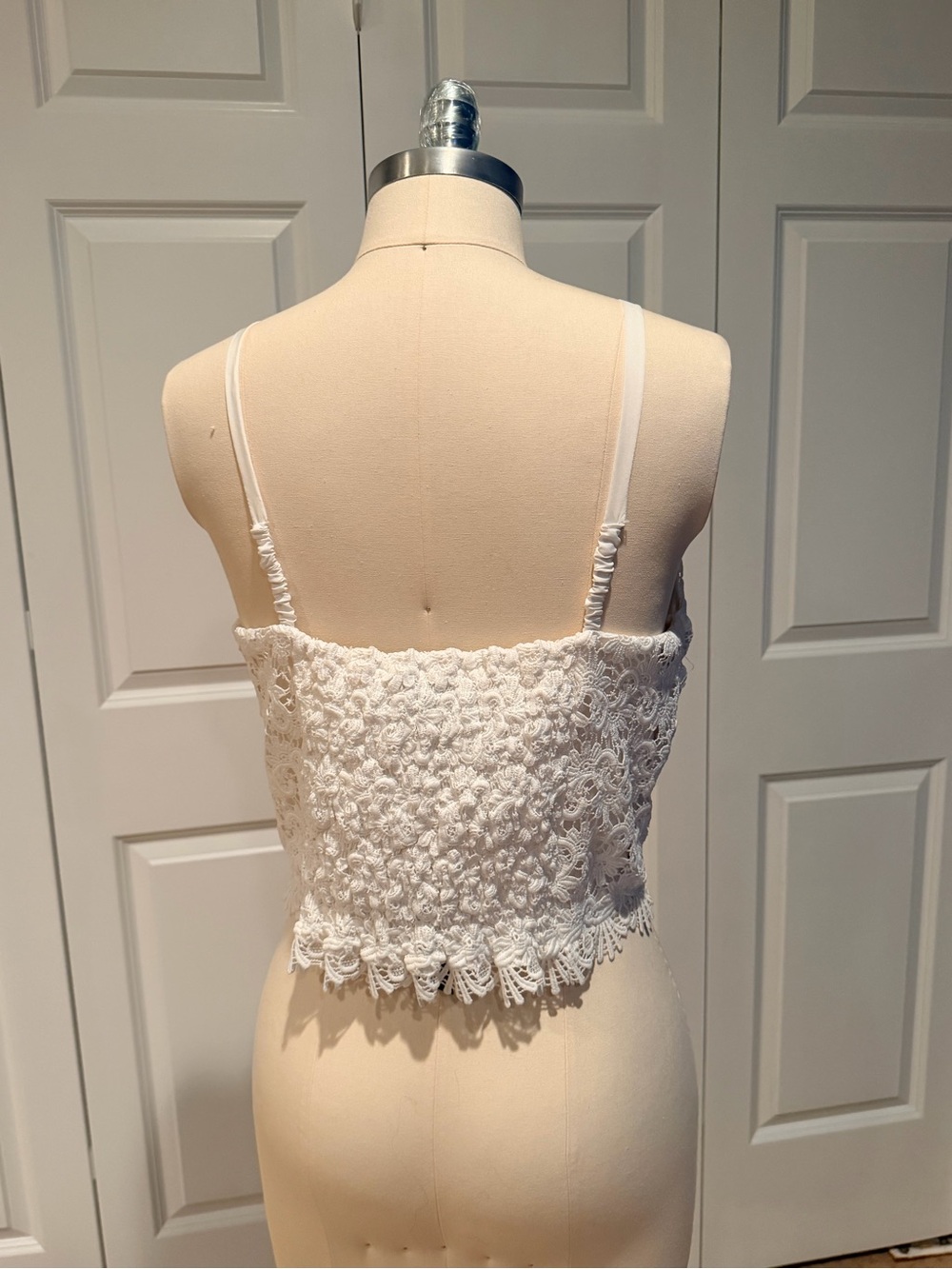 Lucy Paris White Lace V-Neck Cropped Camisole - Picture 3 of 6
